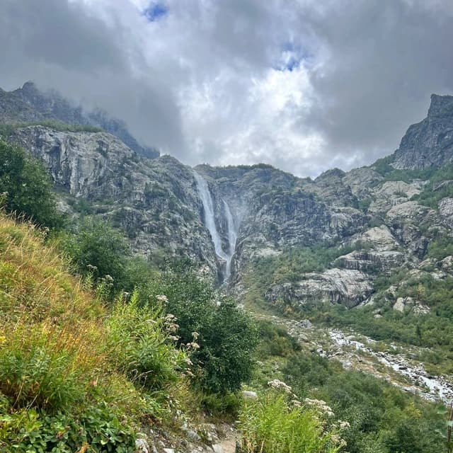 Shdugra Waterfall